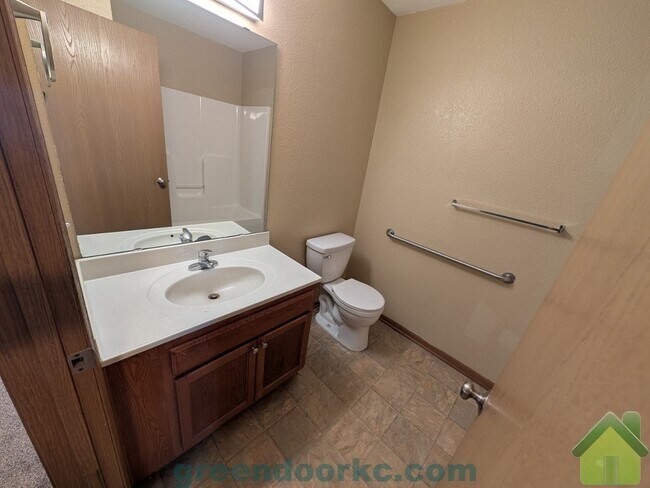 Building Photo - 905 Fall Meadow Ln