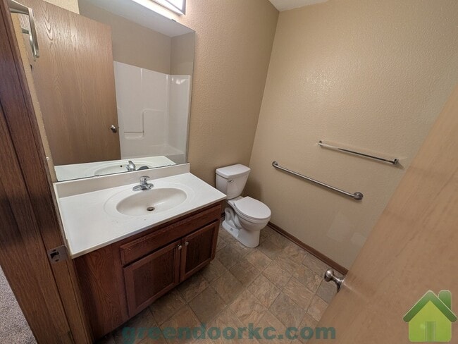 Foto del edificio - 905 Fall Meadow Ln