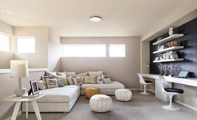 Building Photo - Beautiful, Modern Fully Air Conditioned Ho...