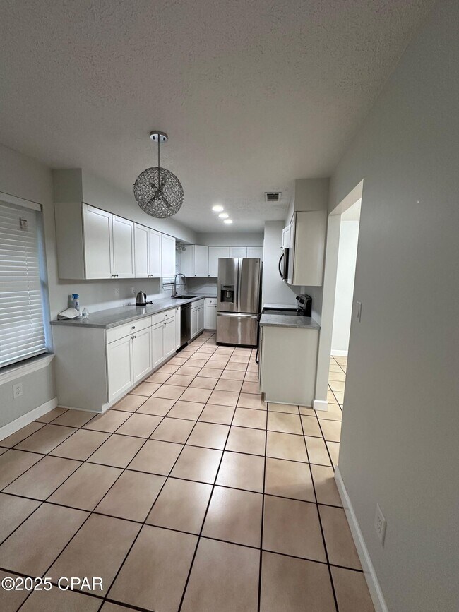 Foto del edificio - 6047 Howard Rd
