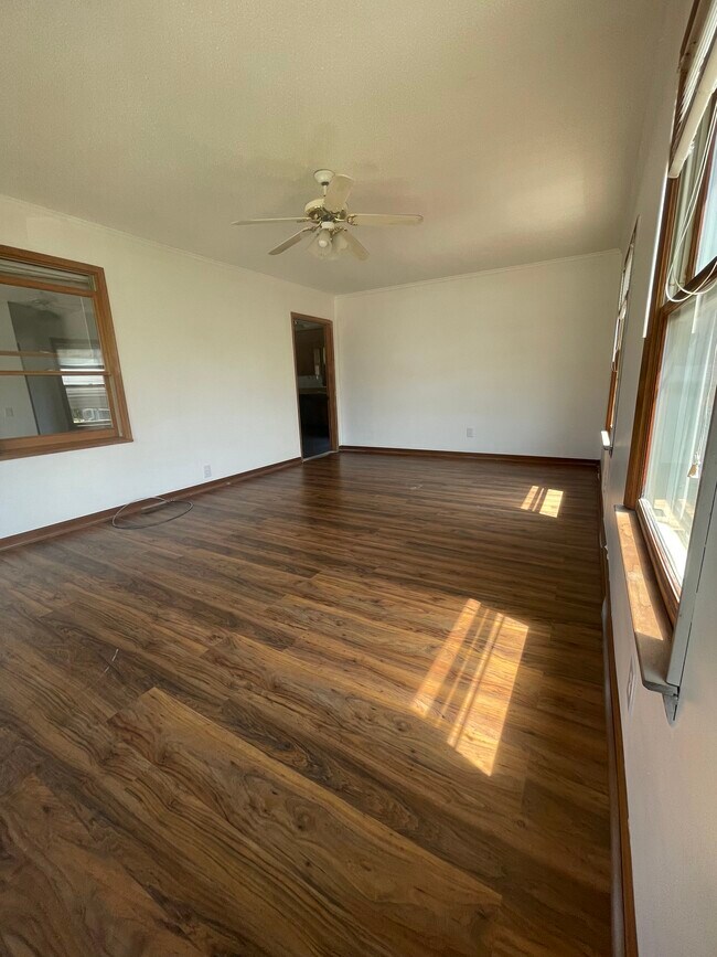 living room/third bedroom - 2656 Fairforest Clevedale Rd