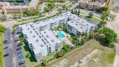 Building Photo - 3000 Sunrise Lakes Dr W