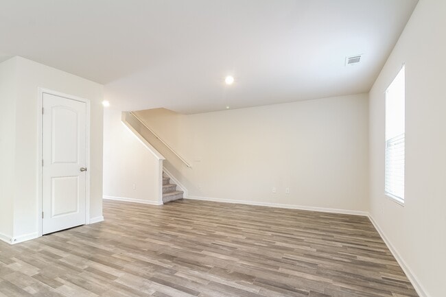 Building Photo - 157 Evvalane Dr