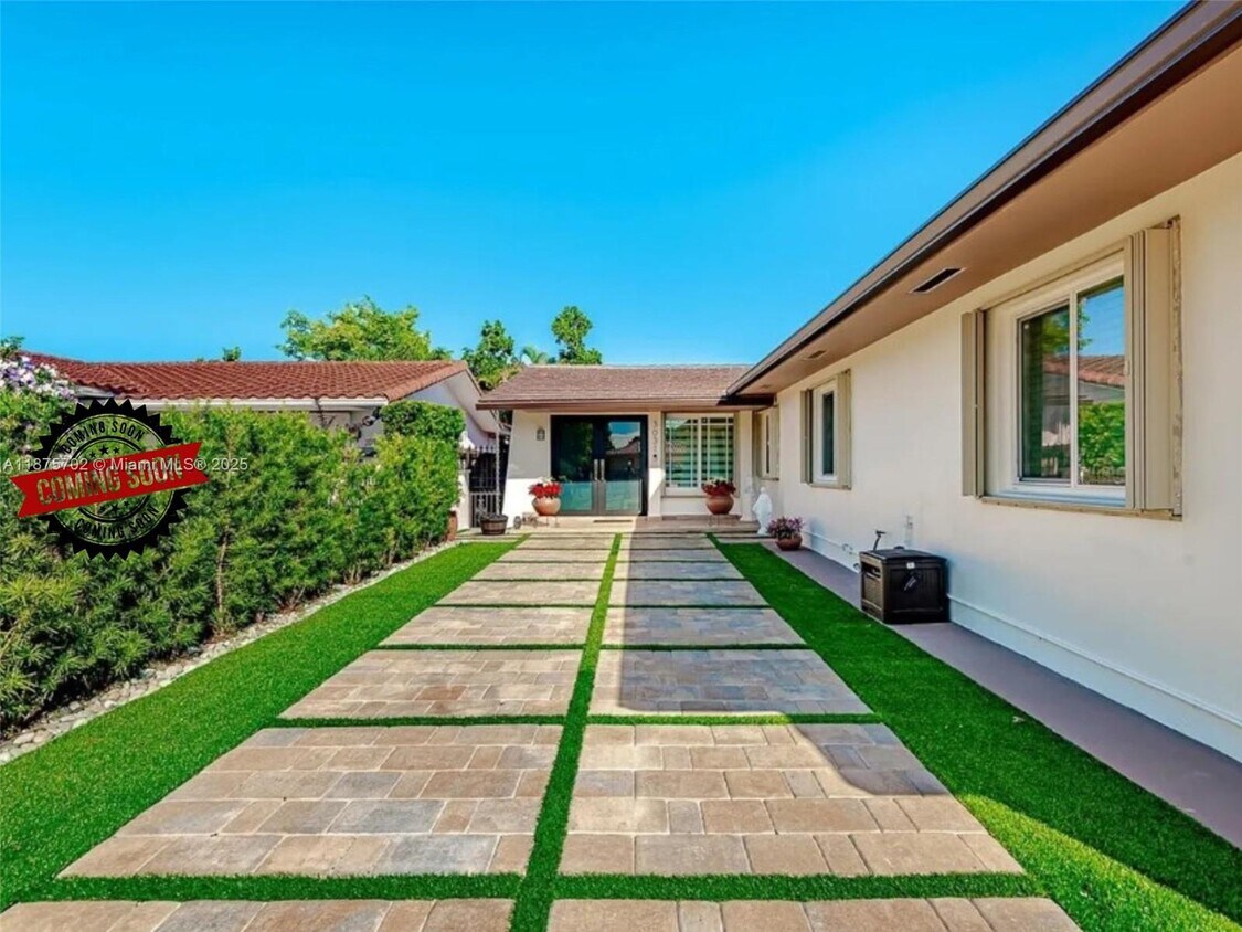 Foto principal - 3029 SW 25th Ter