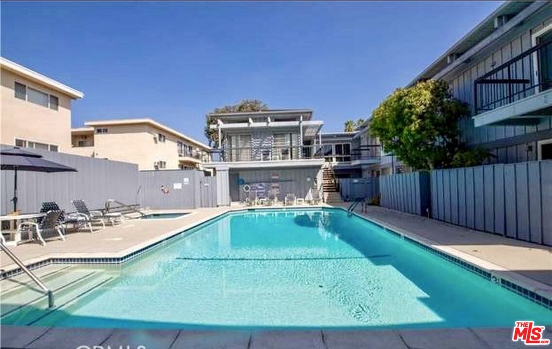 Foto principal - 5447 Zelzah Ave