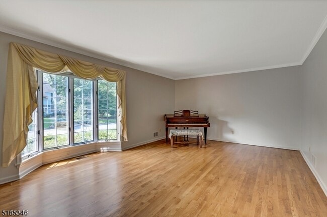 Building Photo - 34 Woodmere Dr