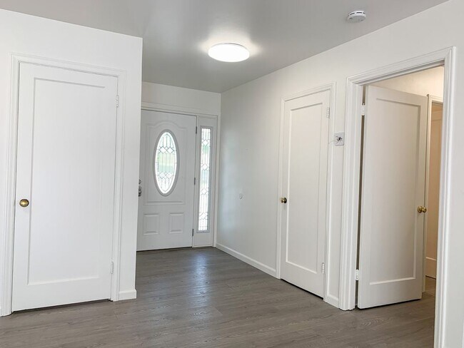 Foto del edificio - 2360 Middlefield Rd