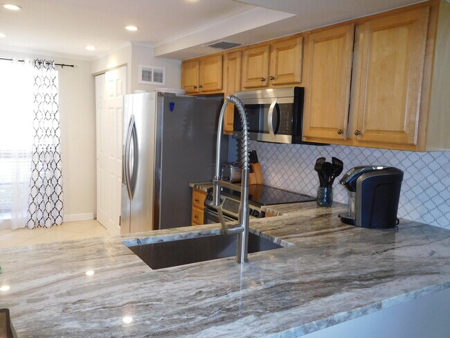 Foto del edificio - 310 Brackenwood Cir