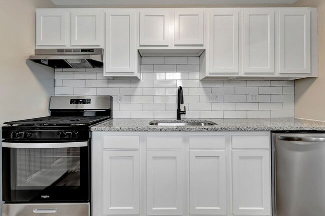 Building Photo - 7201 Longfield Dr