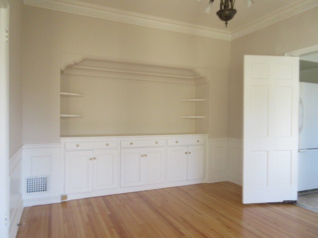Building Photo - 9926 Robbins Dr