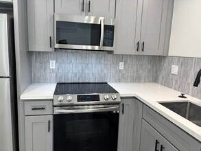 Building Photo - 1219-1223 S Lake St