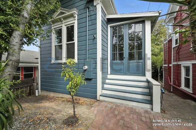 Building Photo - 2029 9th Ave