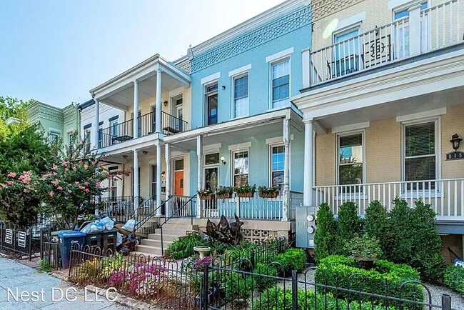 Building Photo - 817 8th St NE