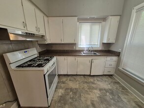 Building Photo - 47 Elmhurst St