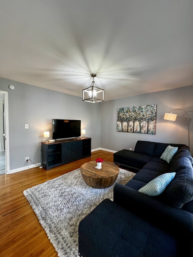 Building Photo - 68 DURRETT DR. FIRST TWO WEEKS FREE! Disco...