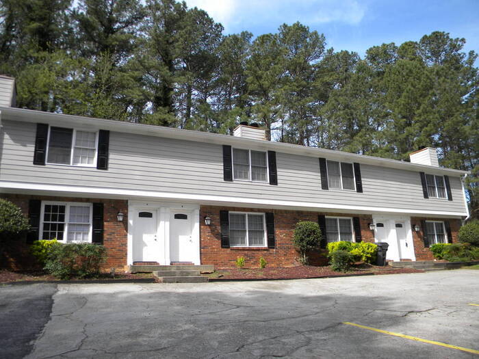 Primary Photo - LIlburn 2 Bed/2.5 Bath End Unit Townhouse!...