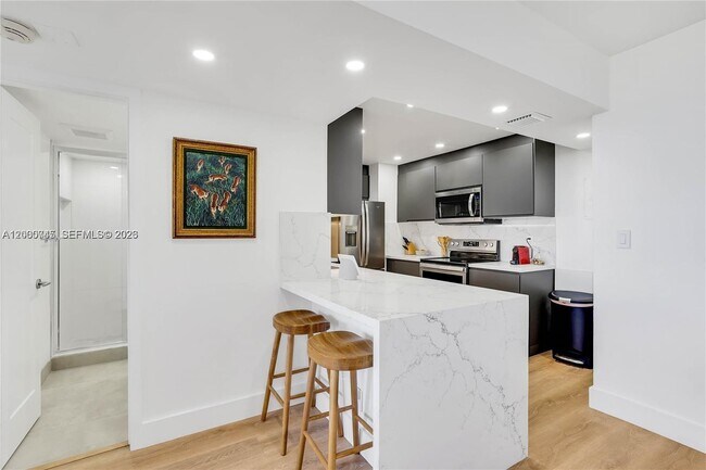 Foto del edificio - 780 NE 69th St