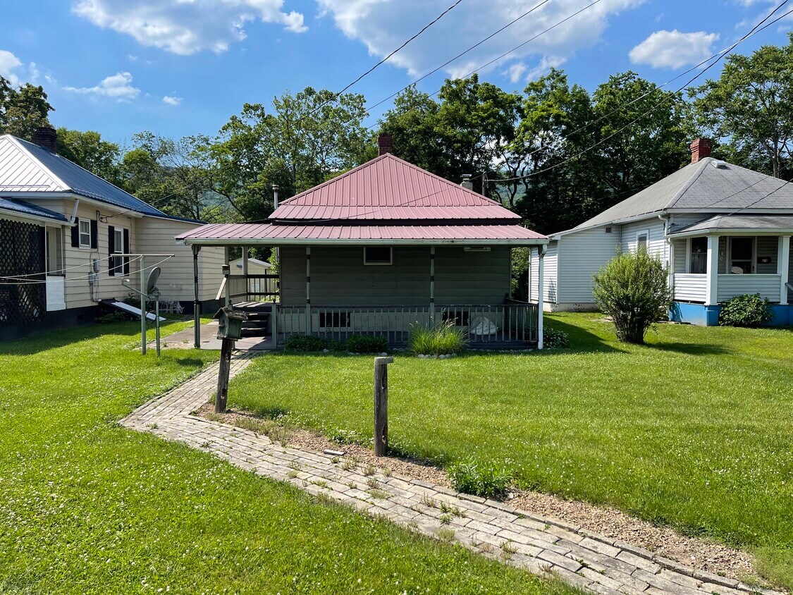 Primary Photo - 606 N Washington St