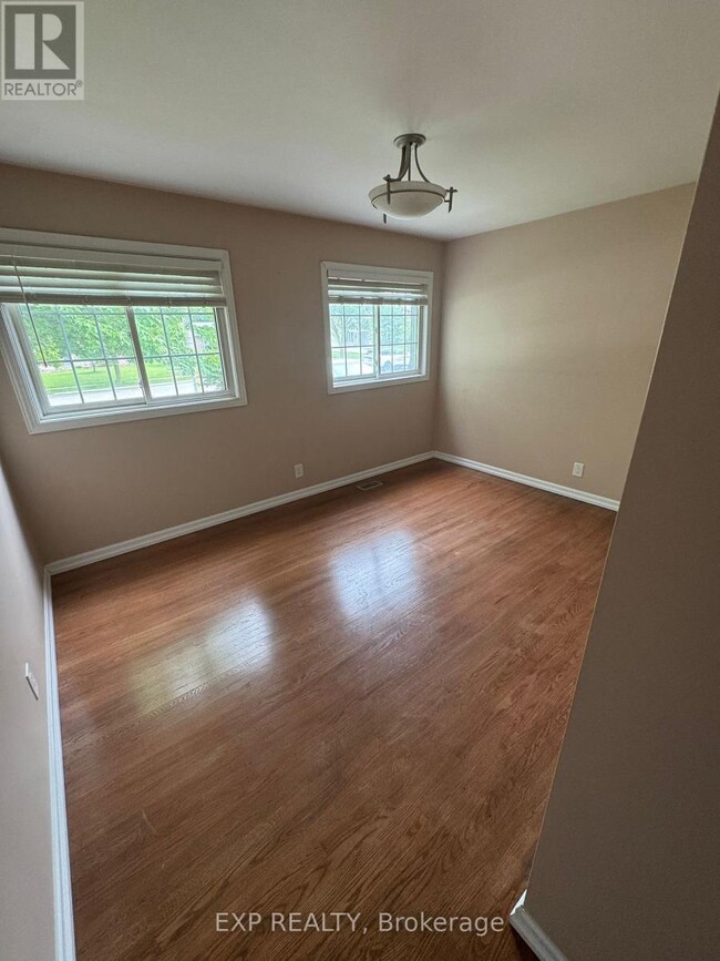 Building Photo - 370 Greenbrook Dr