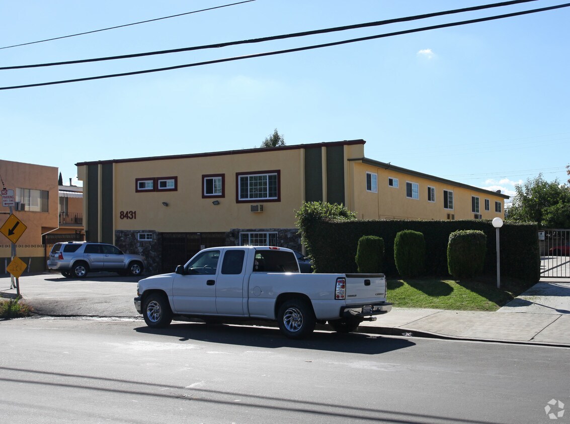 Building Photo - 8431 Ventura Canyon Ave