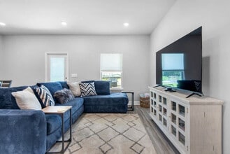 Building Photo - 5705 Stellarjay St