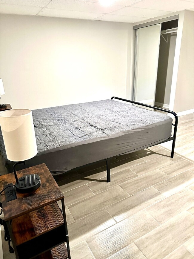 Building Photo - Move-In Ready Room Rental - PRIVATE BATH – No Deposit, Quick Approvals!