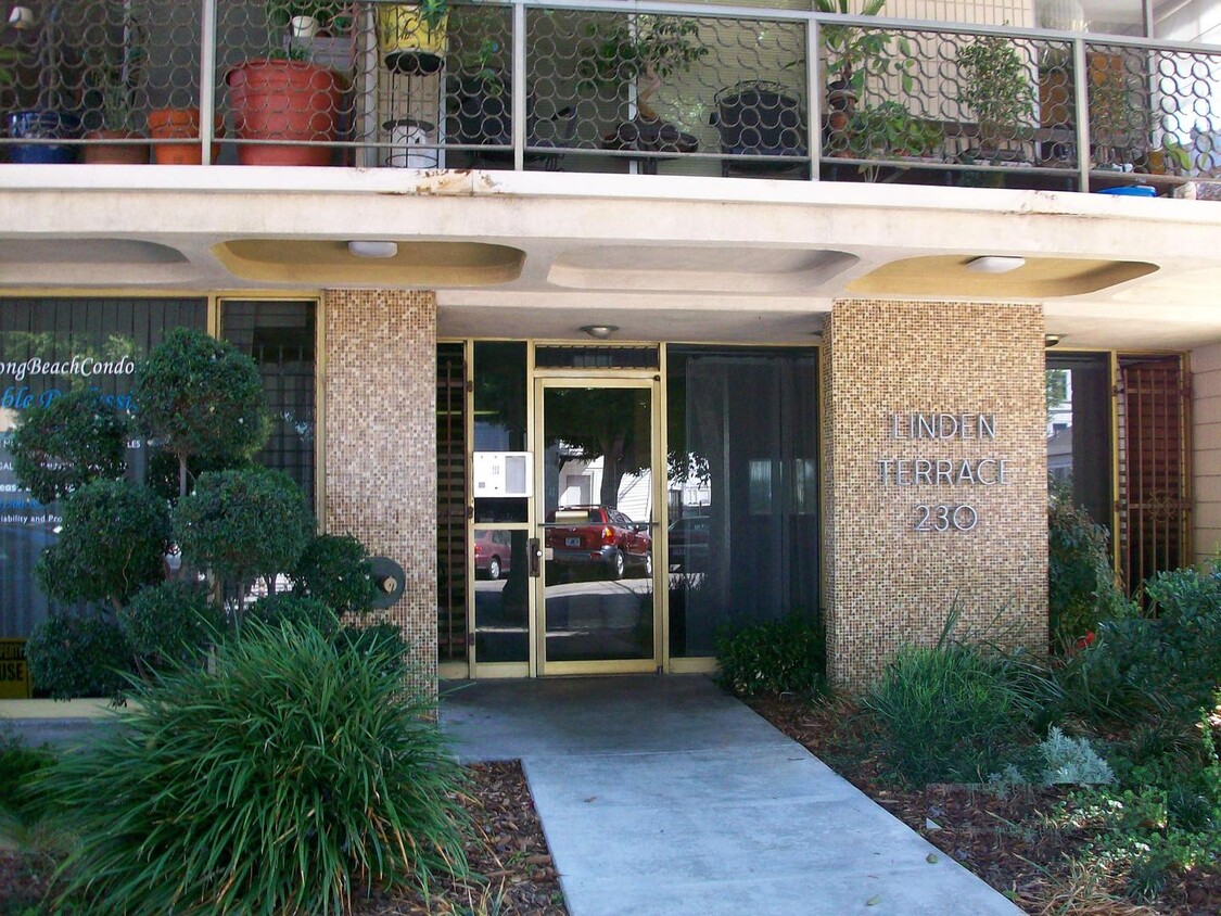 Primary Photo - 2 Bed/ 2 Bath, TOP FLOOR CONDO