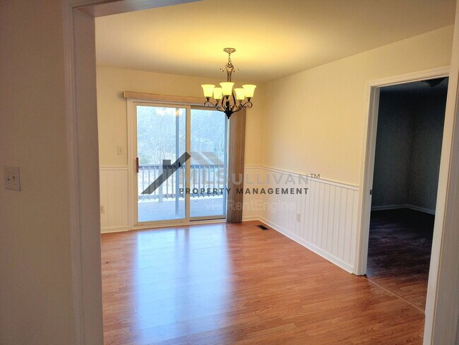 Foto del edificio - 312 Lakeshore Dr