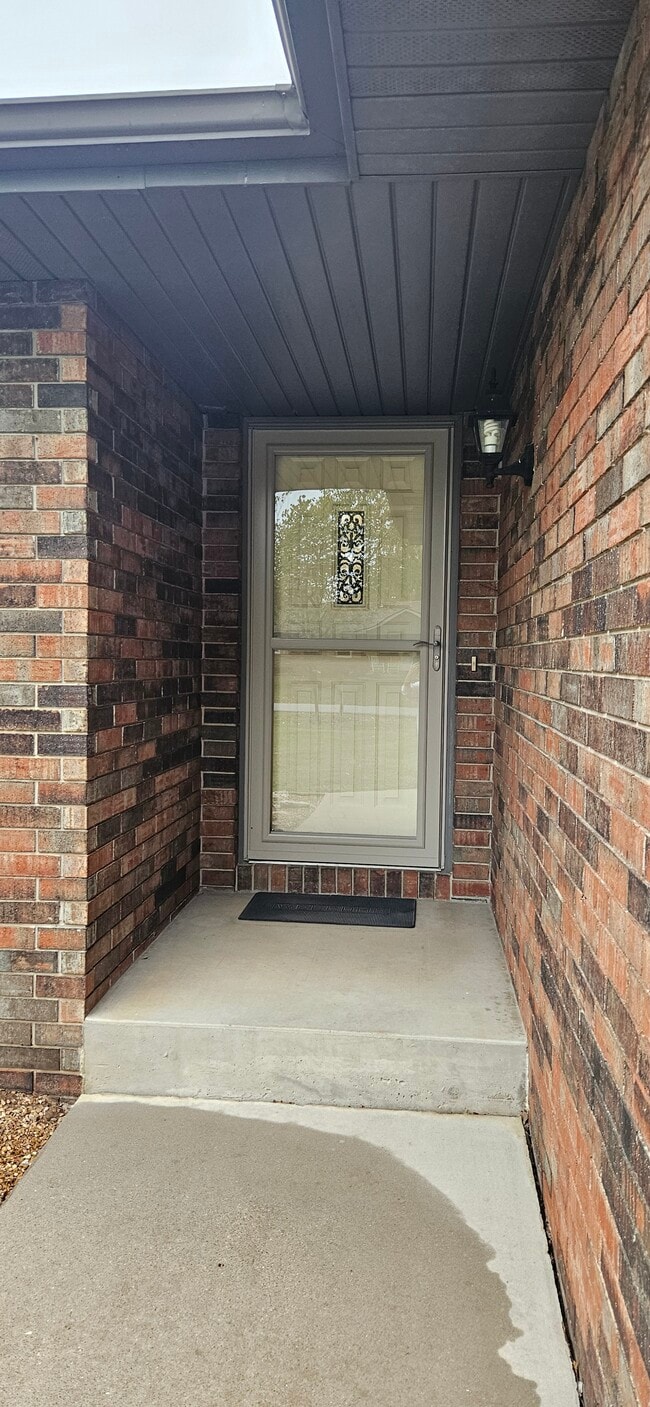 Building Photo - 117 Grand Prairie Dr