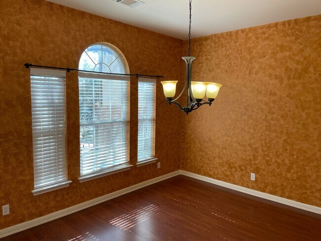 Foto del edificio - Located In the heart of Stone Oak