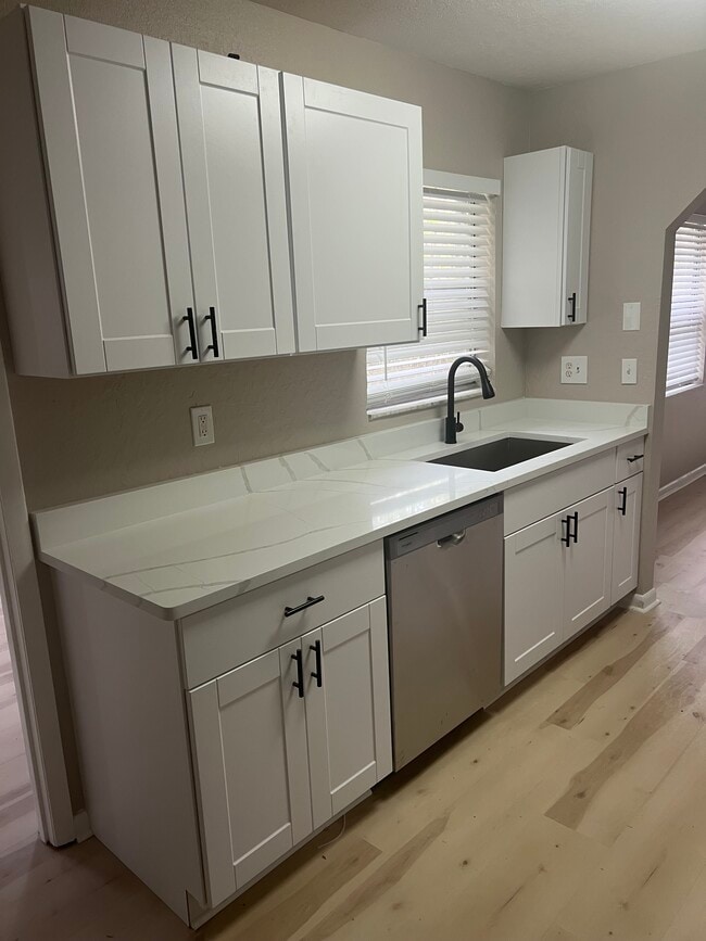 Foto del edificio - 1777 Wentwood Ave