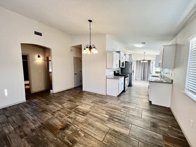 Foto del edificio - 10148 Red Vly