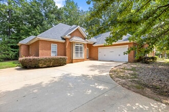 Building Photo - 148 Carriage House Ln