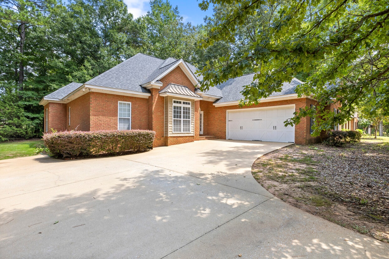 Primary Photo - 148 Carriage House Ln