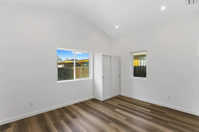 Foto del edificio - 420 N Batavia St