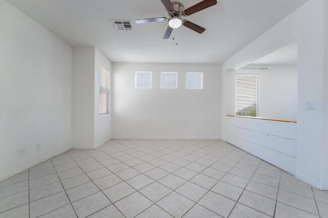 Foto del edificio - 3 bedroom, 2.5 bathroom, Summerlin Home, Low Maintenance Yard