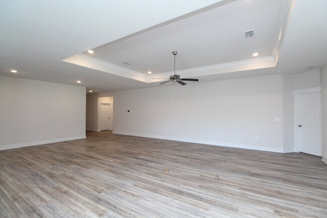 Foto del edificio - Don’t Miss This 4BR Home — 3-Car Garage, Modern Interior, Open Layout & Community Pool in Prime 9...
