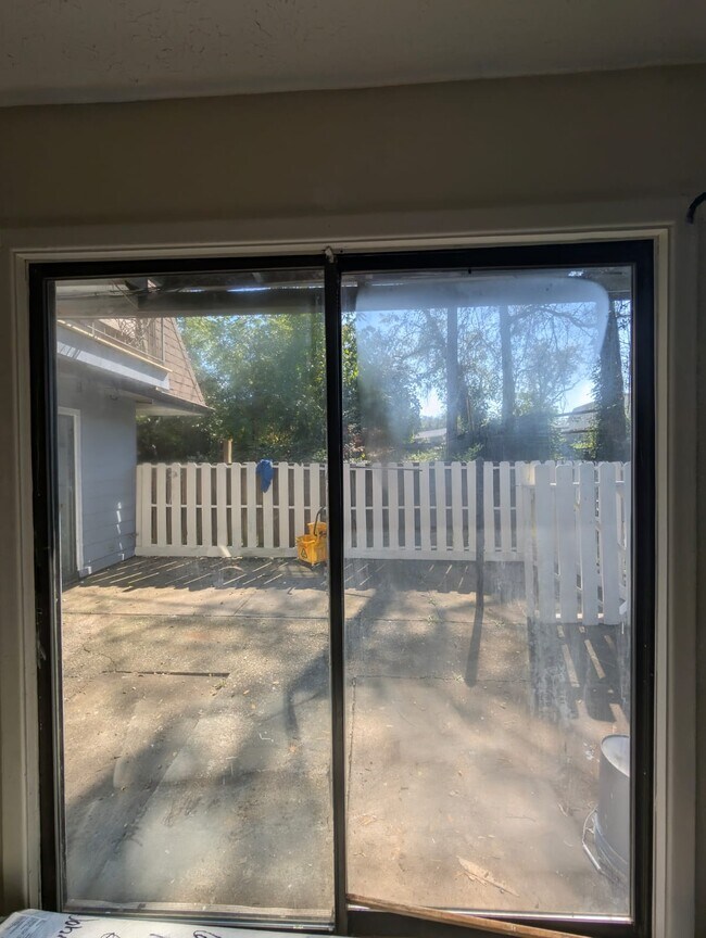 Foto del edificio - 9102 Woodpark Ln