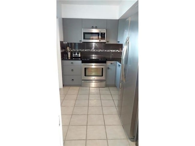 Building Photo - 3300 N Palm Aire Dr