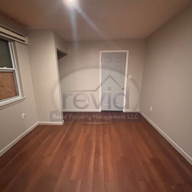 Building Photo - Move In Special! Half off First Months Rent!
