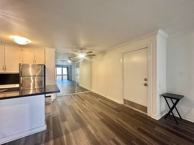Foto del edificio - Newly Renovated Pacific Beach Condo Pool S...