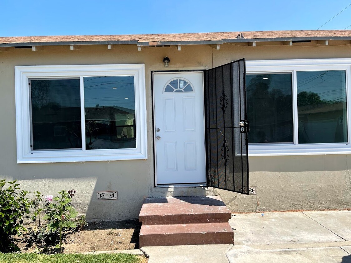 Foto principal - 8960 Virginia Ave