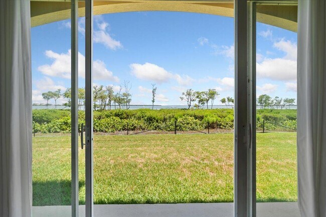 Foto del edificio - 23 Harbour Isle Dr W