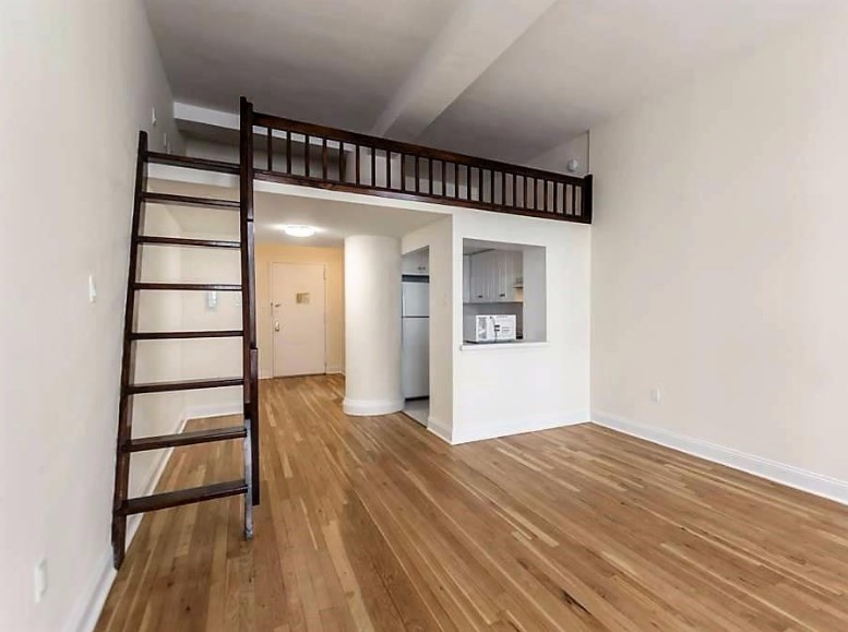 Primary Photo - 10 Astor Pl