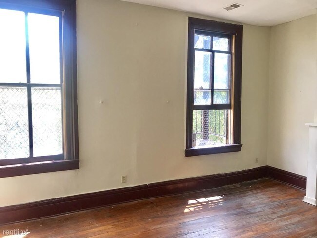 Building Photo - 1327 W Fayette St