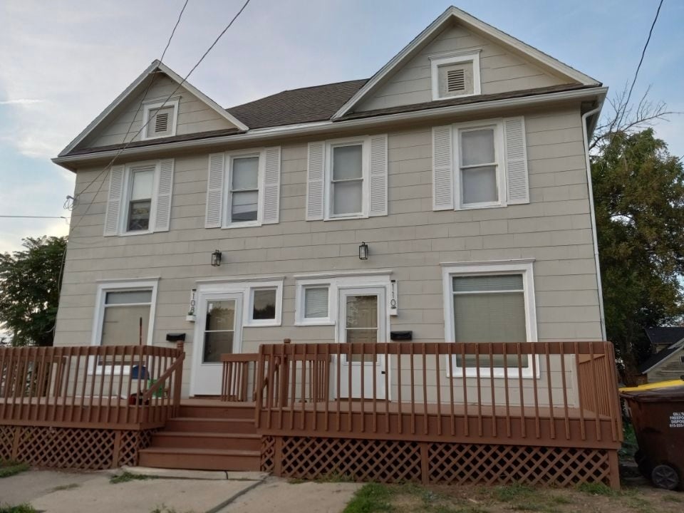 Primary Photo - 108 E Iroquois St