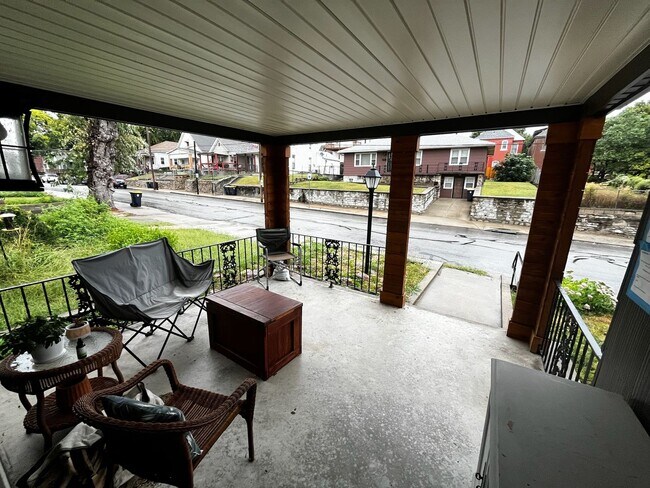 Building Photo - Pendleton Heights 4BR—Updated Historic Cha...
