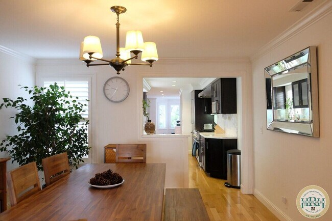 Foto del edificio - Spacious 2-Bedroom Condo with Private Roof...