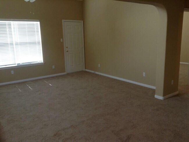 Foto del edificio - 1023 N Magnolia Dale Dr