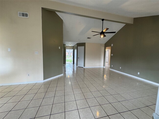 Foto del edificio - 4703 Rivertree Ln